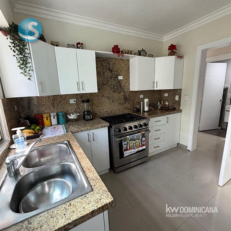 Apartamento en venta con terraza en Evaristo Morales en República Dominicana