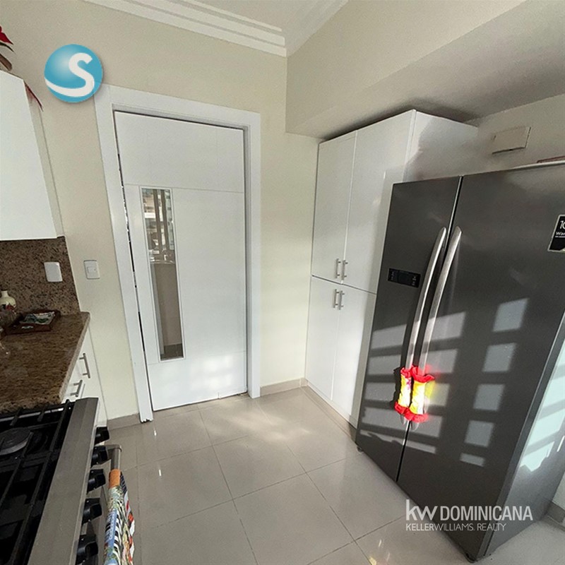 Apartamento en venta con terraza en Evaristo Morales en República Dominicana