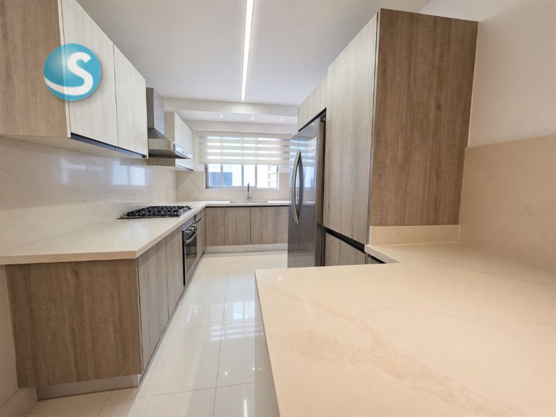 Apartamento en Venta en Evaristo Morales, 196 m², 3 Hab. en República Dominicana