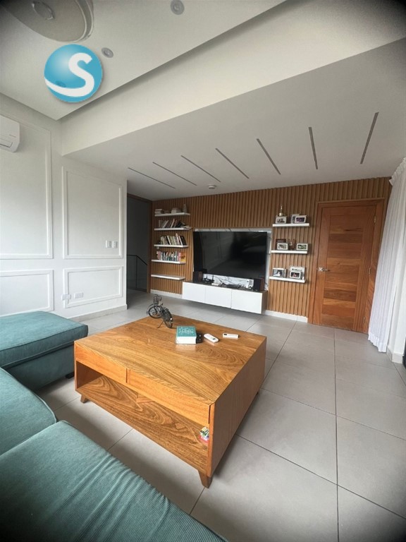 Penthouse en Urbanización Real con Terraza y Paneles Solares