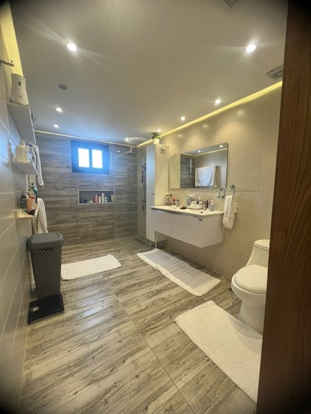 Penthouse en Urbanización Real con Terraza y Paneles Solares en República Dominicana