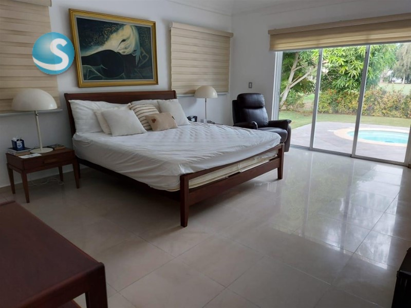 Villa Exclusiva Frente a Campo de Golf en Metro Country Club en República Dominicana