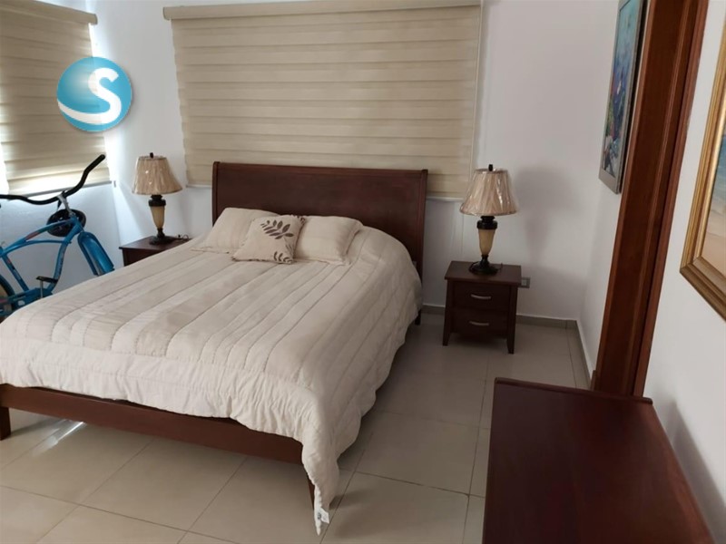 Villa Exclusiva Frente a Campo de Golf en Metro Country Club en República Dominicana