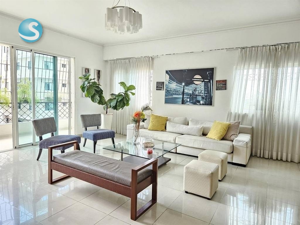 Amplio apartamento en venta en Evaristo Morales, 234 m²