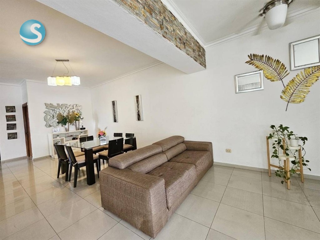 Amplio apartamento en venta en Evaristo Morales, 234 m² en República Dominicana