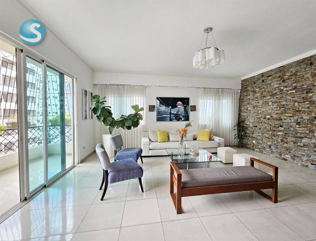 Amplio apartamento en venta en Evaristo Morales, 234 m² en República Dominicana