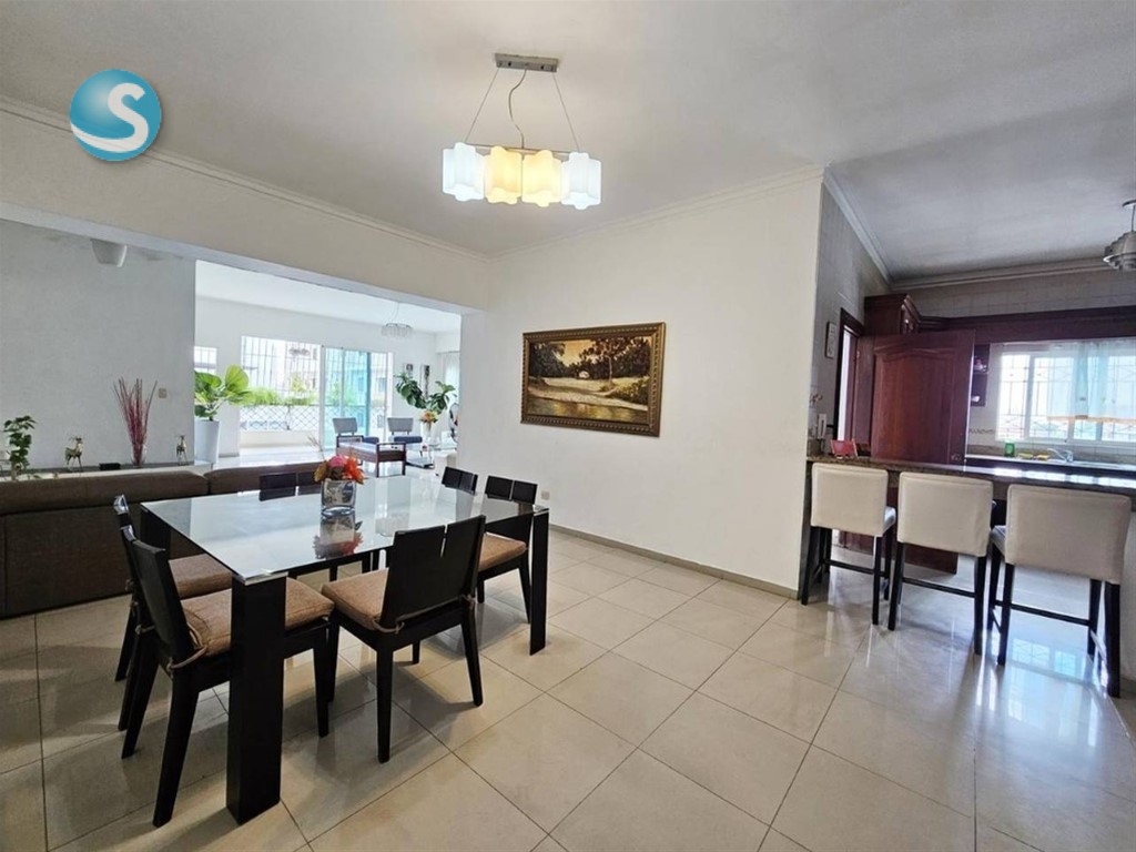 Amplio apartamento en venta en Evaristo Morales, 234 m² en República Dominicana