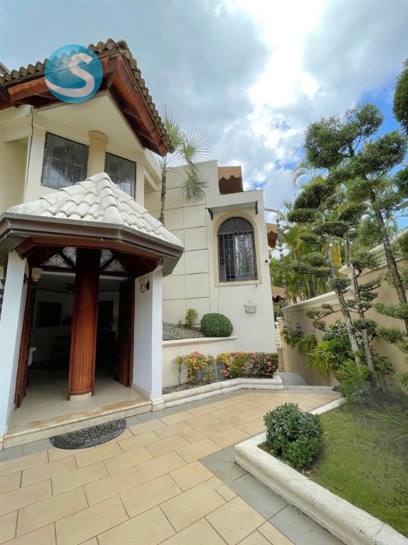 Casa en Venta en Altos de Arroyo Hondo II, 801m2 Solar en República Dominicana
