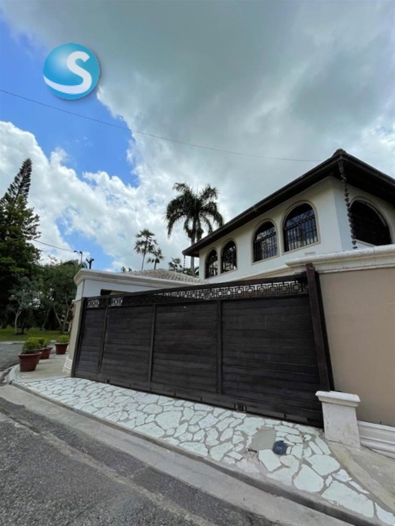 Casa en Venta en Altos de Arroyo Hondo II, 801m2 Solar en República Dominicana