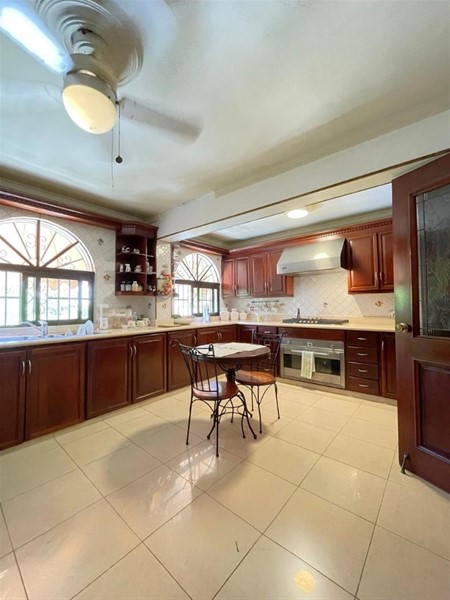 Casa en Venta en Altos de Arroyo Hondo II, 801m2 Solar en República Dominicana