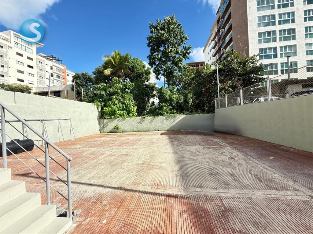 Edificio Comercial en Venta y Alquiler en Bella Vista en República Dominicana