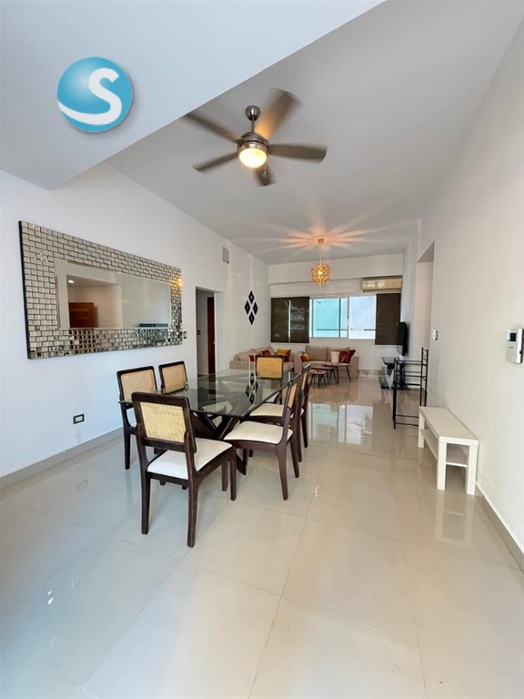 Apartamento moderno en Bella Vista con amplia terraza y parqueos en República Dominicana