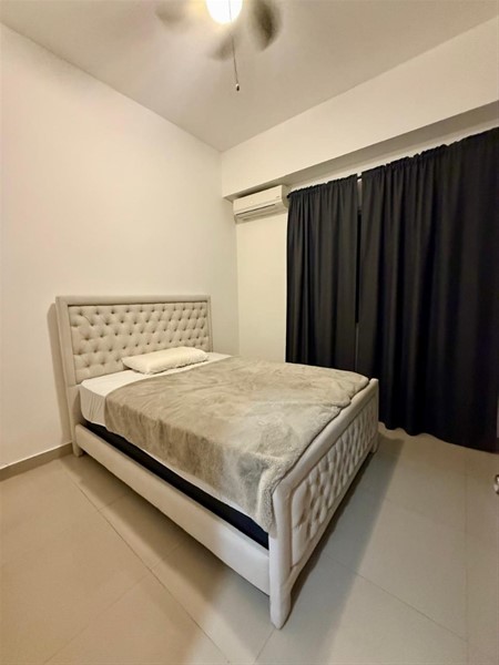 Apartamento moderno en Bella Vista con amplia terraza y parqueos en República Dominicana