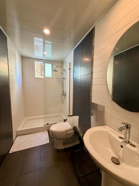 Apartamento moderno en Bella Vista con amplia terraza y parqueos en República Dominicana