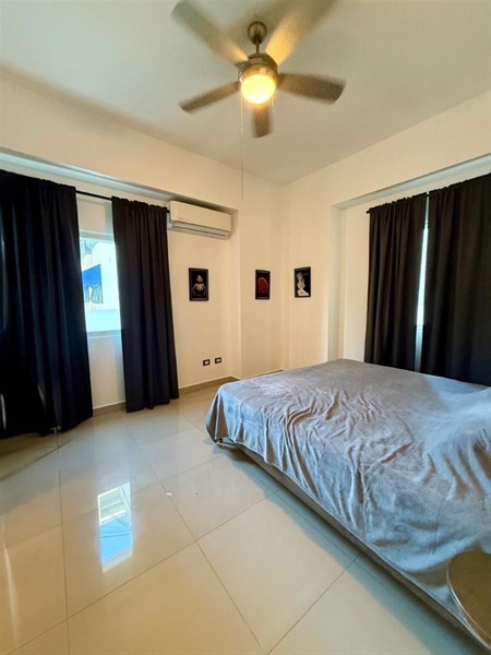 Apartamento moderno en Bella Vista con amplia terraza y parqueos en República Dominicana