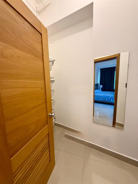 Apartamento moderno en Bella Vista con amplia terraza y parqueos en República Dominicana