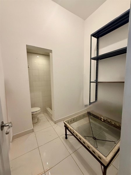 Apartamento moderno en Bella Vista con amplia terraza y parqueos en República Dominicana