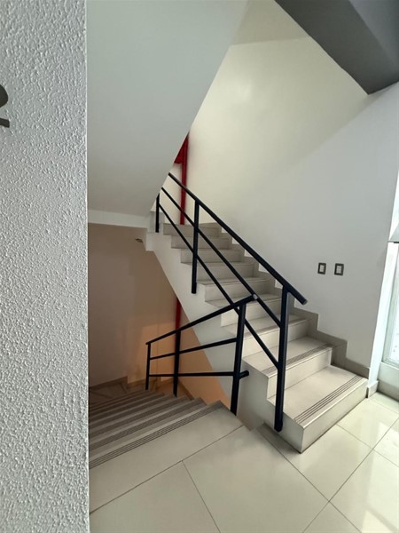 Apartamento moderno en Bella Vista con amplia terraza y parqueos en República Dominicana