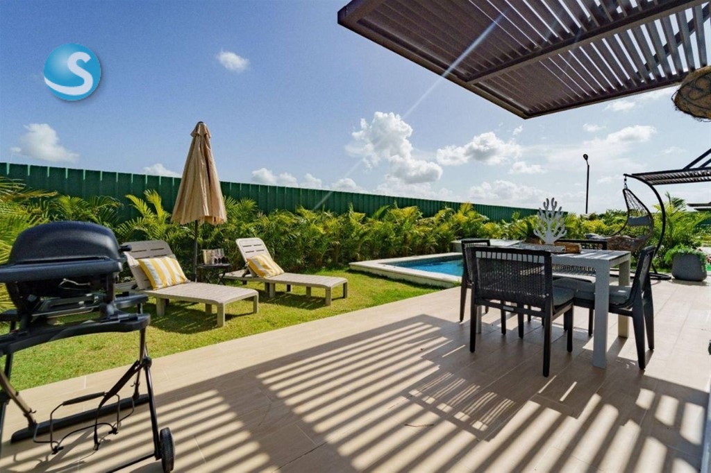 Villa de 2 Niveles en Vista Cana con Vista Privilegiada en República Dominicana