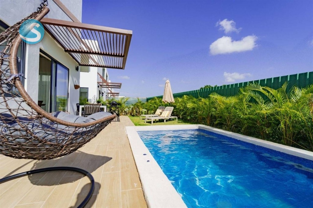 Villa de 2 Niveles en Vista Cana con Vista Privilegiada en República Dominicana