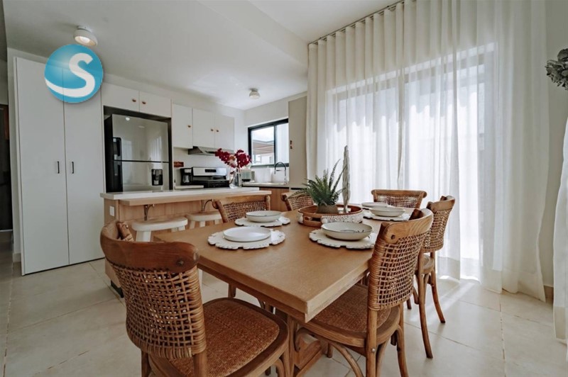 Villa de 2 Niveles en Vista Cana con Vista Privilegiada en República Dominicana