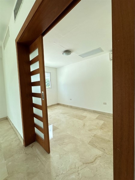 Apartamento en Venta y Alquiler en Los Cacicazgos, 250 m² en República Dominicana