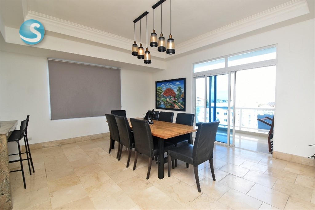 Penthouse en Venta de 3 Niveles en Evaristo Morales en República Dominicana