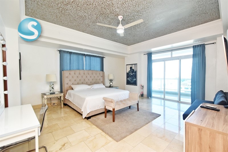 Penthouse en Venta de 3 Niveles en Evaristo Morales en República Dominicana