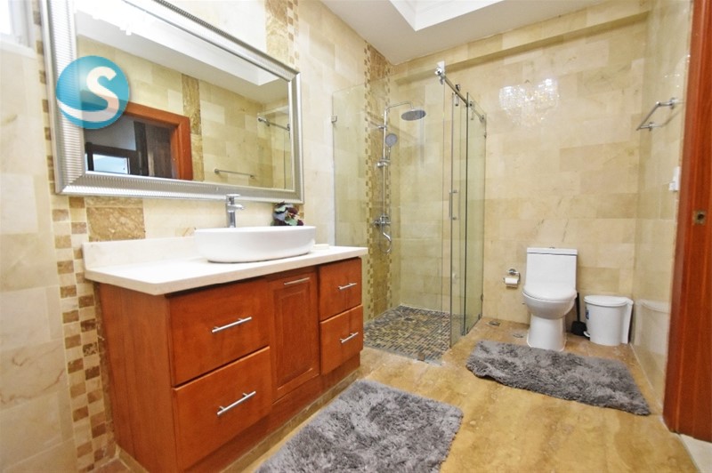 Penthouse en Venta de 3 Niveles en Evaristo Morales en República Dominicana
