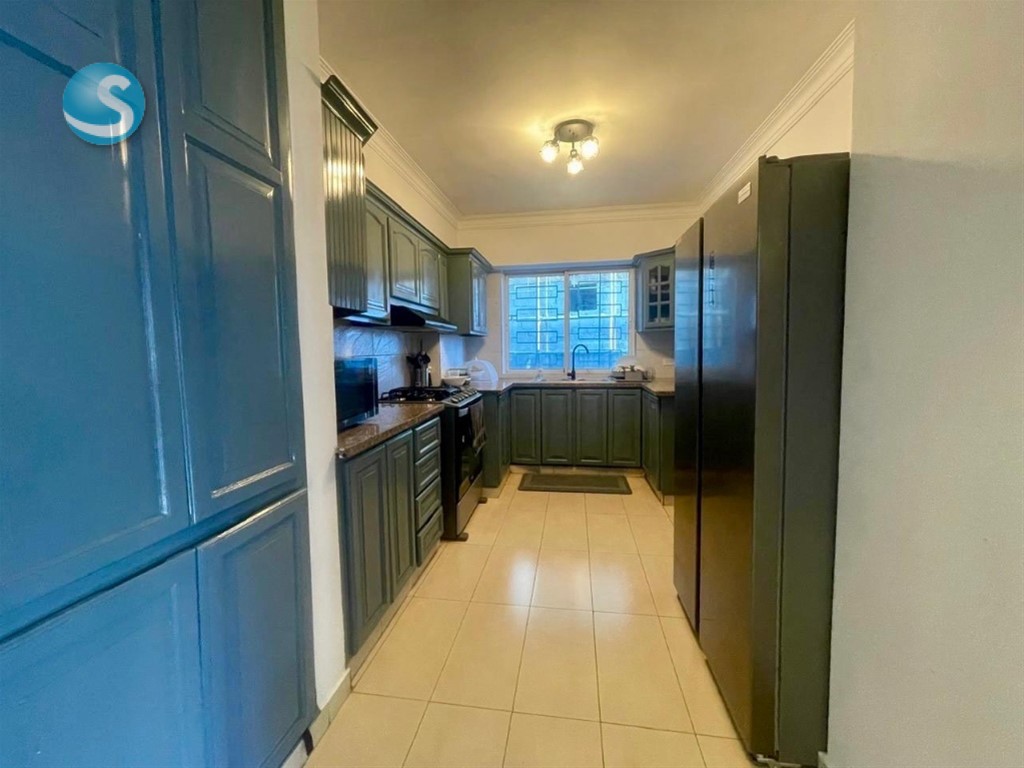 Apartamento Amplio en Venta en Bella Vista, Piso Alto en República Dominicana