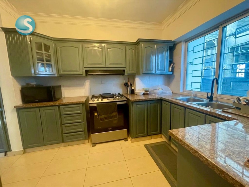 Apartamento Amplio en Venta en Bella Vista, Piso Alto en República Dominicana