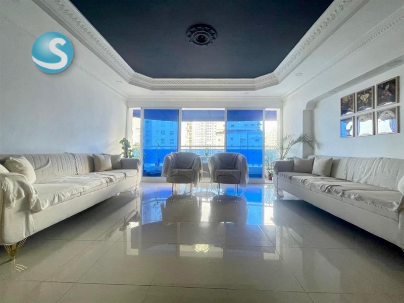 Apartamento Amplio en Venta en Bella Vista, Piso Alto en República Dominicana