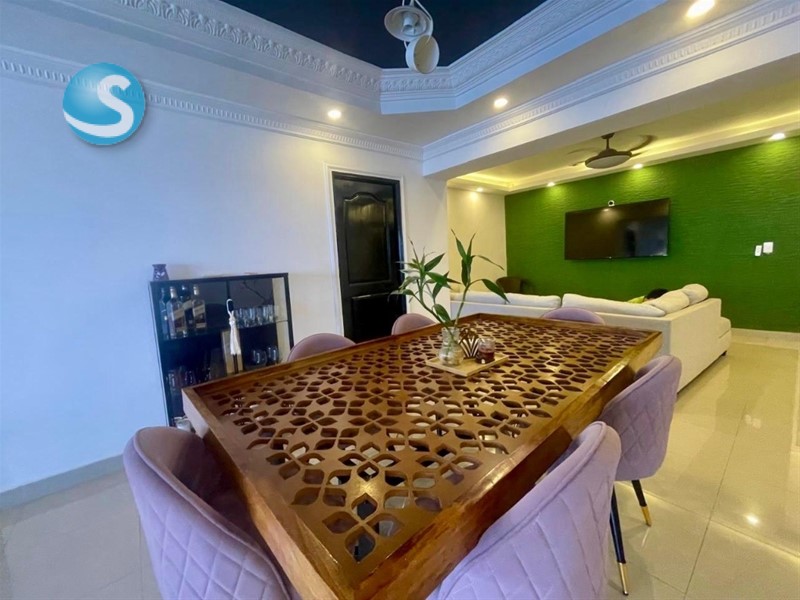 Apartamento Amplio en Venta en Bella Vista, Piso Alto en República Dominicana