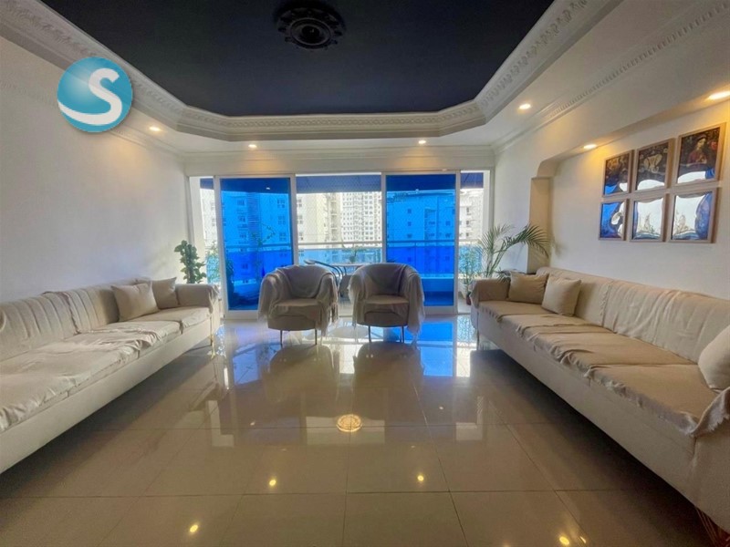 Apartamento Amplio en Venta en Bella Vista, Piso Alto en República Dominicana