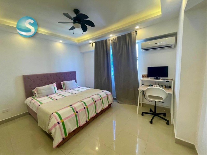 Apartamento Amplio en Venta en Bella Vista, Piso Alto en República Dominicana
