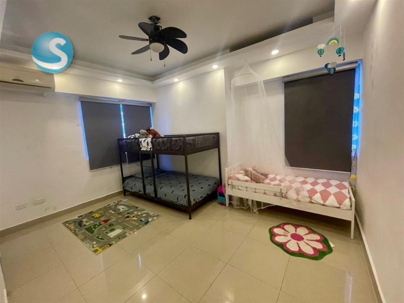 Apartamento Amplio en Venta en Bella Vista, Piso Alto en República Dominicana
