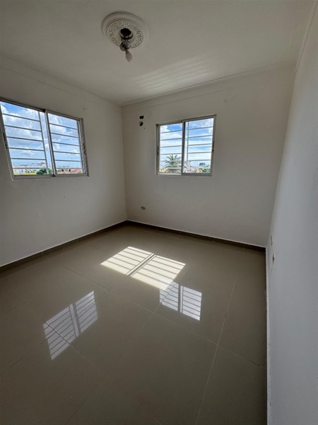 Apartamento en Prado Oriental con Terraza y Estacionamiento en República Dominicana