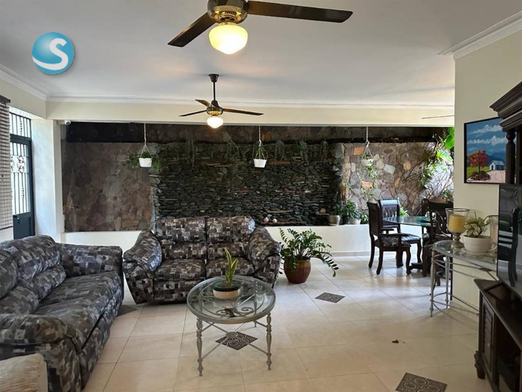 Casa en Altos de Arroyo Hondo III en Venta en República Dominicana
