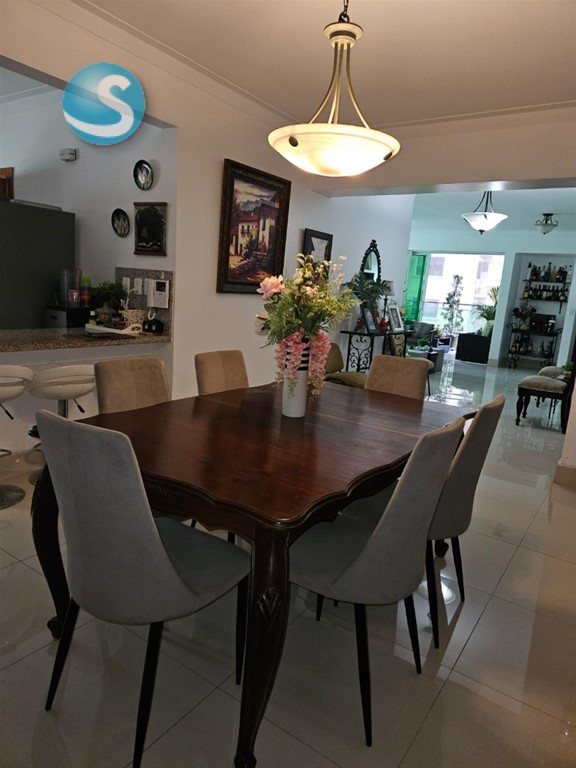 Apartamento amplio en venta en Ensanche Naco, Santo Domingo