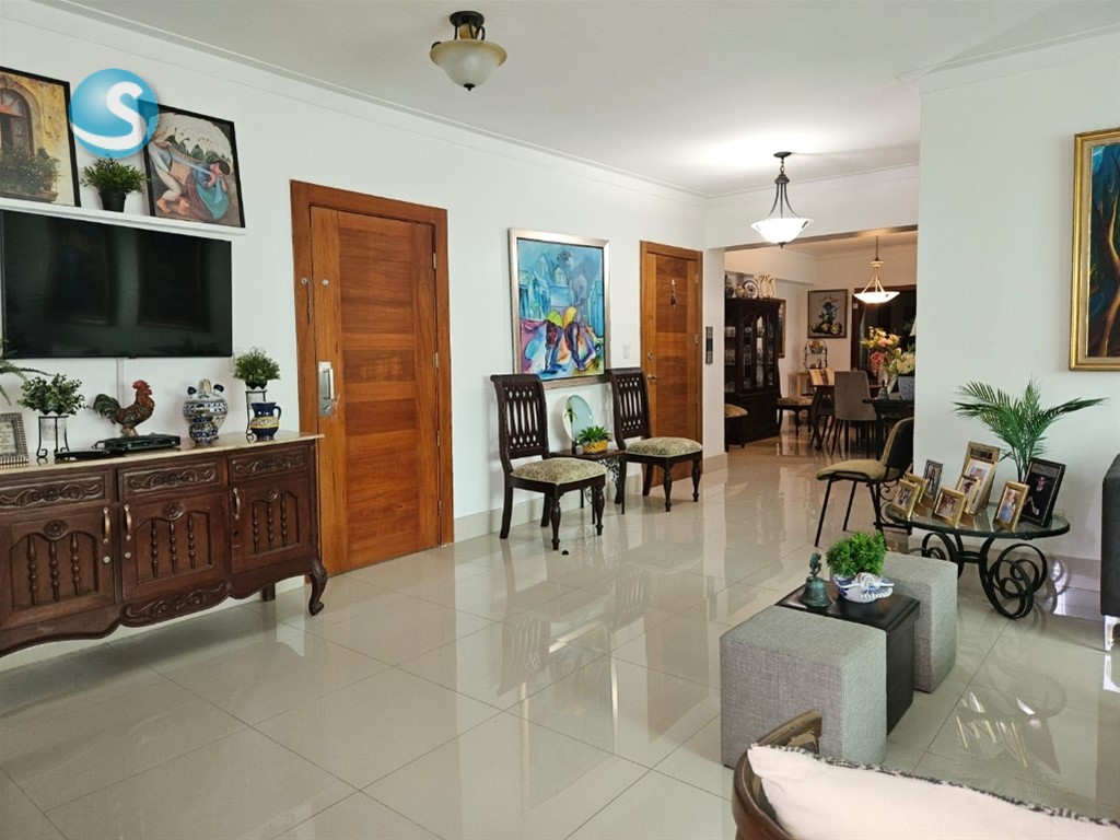 Apartamento amplio en venta en Ensanche Naco, Santo Domingo en República Dominicana