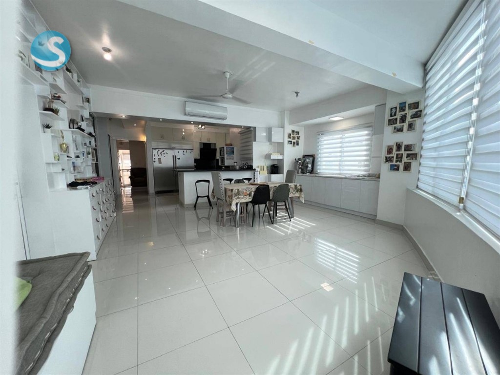 Penthouse moderno en venta en Renacimiento, piso 11