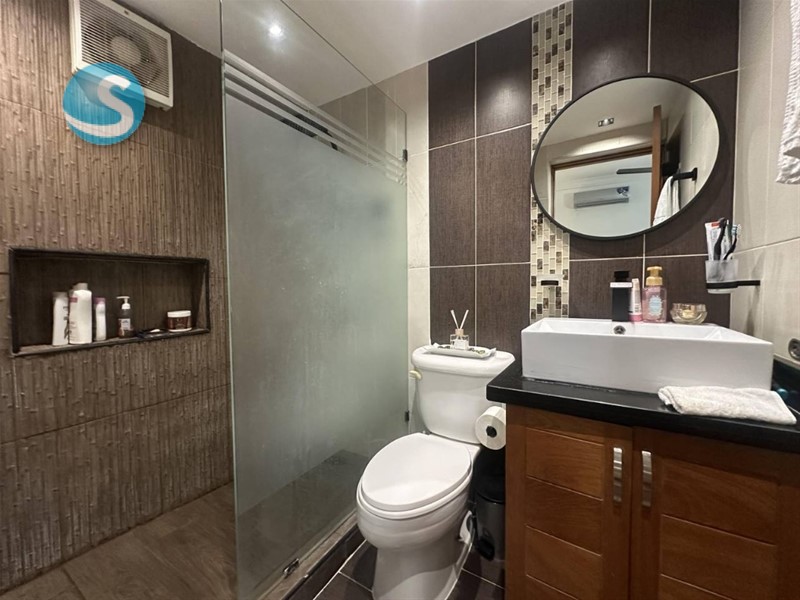Apartamento amplio y remodelado en El Millón, segunda planta en República Dominicana
