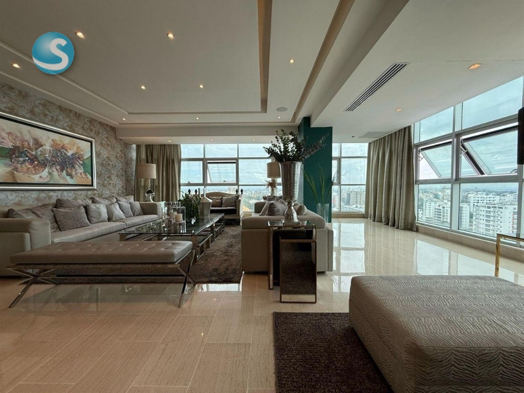Penthouse de Lujo en Venta con Vista Panorámica en Naco