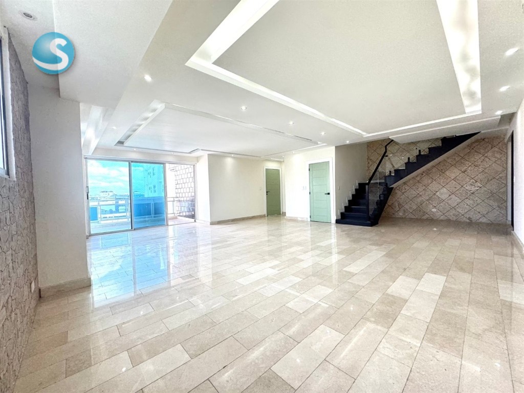 Penthouse en venta de 3 niveles en Mirador Norte