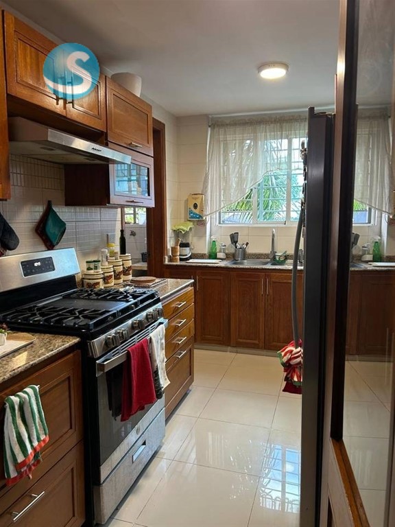 Apartamento amplio en venta en Evaristo Morales en República Dominicana