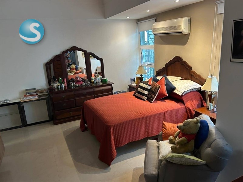 Apartamento amplio en venta en Evaristo Morales en República Dominicana
