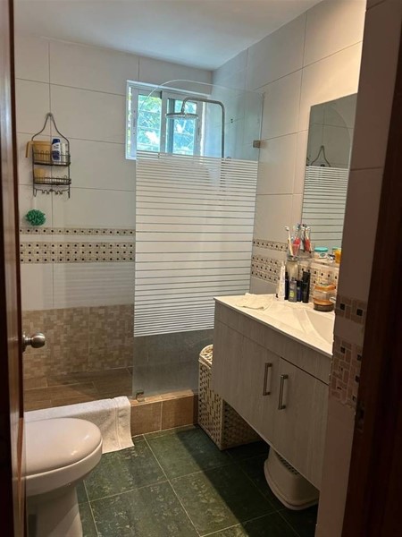 Apartamento amplio en venta en Evaristo Morales en República Dominicana