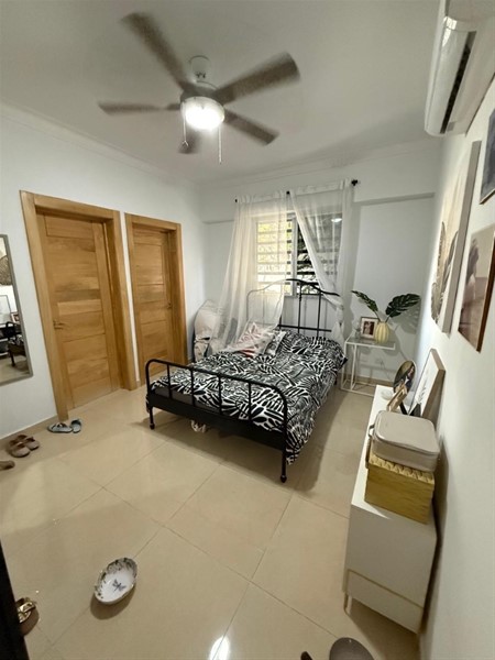 Apartamento amplio en venta en Urbanización Dominicanos Ausentes en República Dominicana