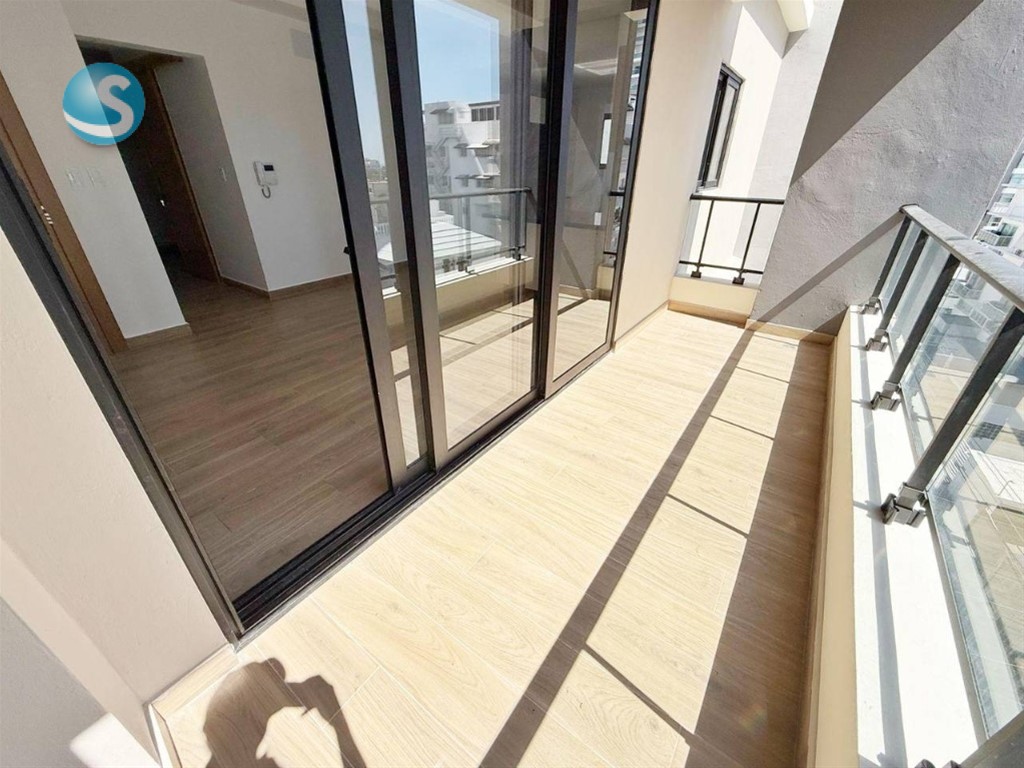 Apartamento en Venta en Urbanización Real con Vista al Mar