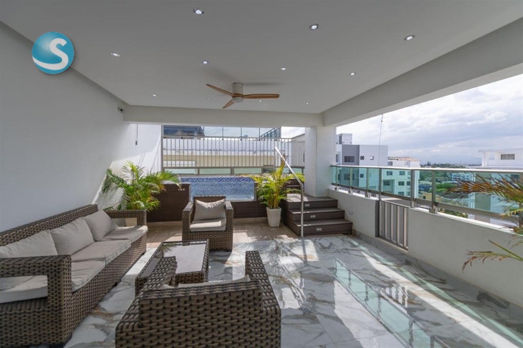 Penthouse moderno en Renacimiento con terraza y vista al mar